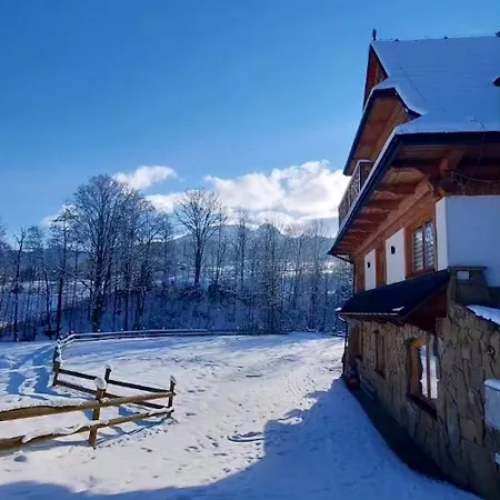 Cozy In With Mountain View Apartmán